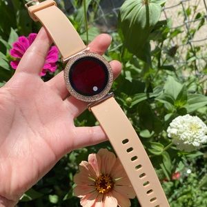 Rose gold diamond sport watch 💘.